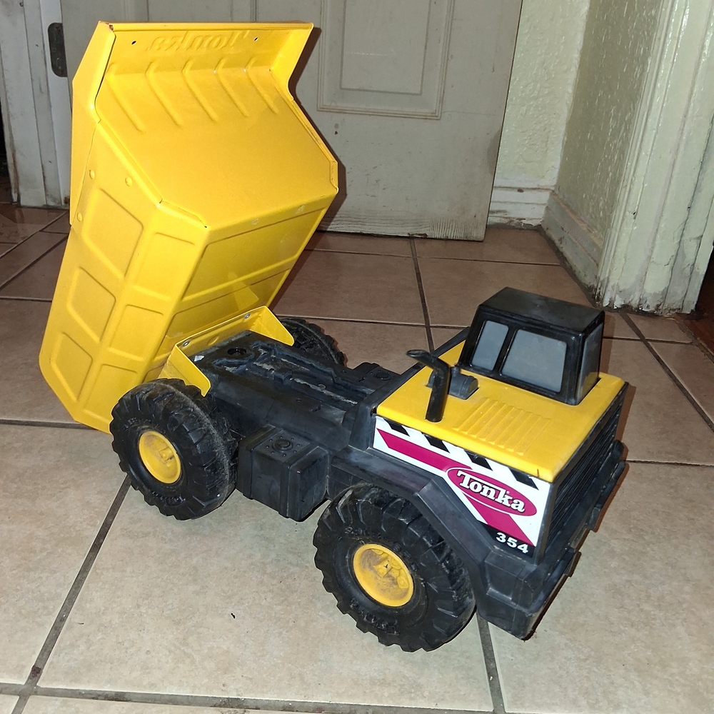 Tonka Yellow Dump Truck Toy - Picture 4 of 5
